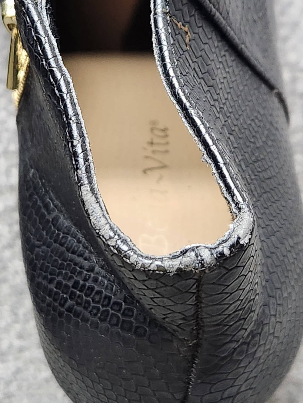 Bella Vita Black Ankle Booties Block Heel Zip Textured Womens 10WW - Picture 9 of 9